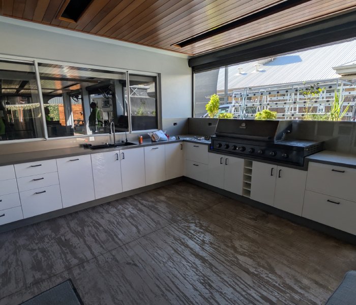 Transform Your Kitchen With Modern Glass Splashbacks Now!